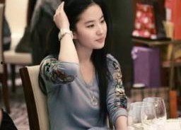 娱乐圈吃瓜博主女孩是谁,她是如何成为热门话题的？