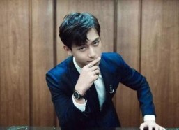 娱乐圈吃瓜李现,娱乐圈吃瓜达人，揭秘明星幕后故事